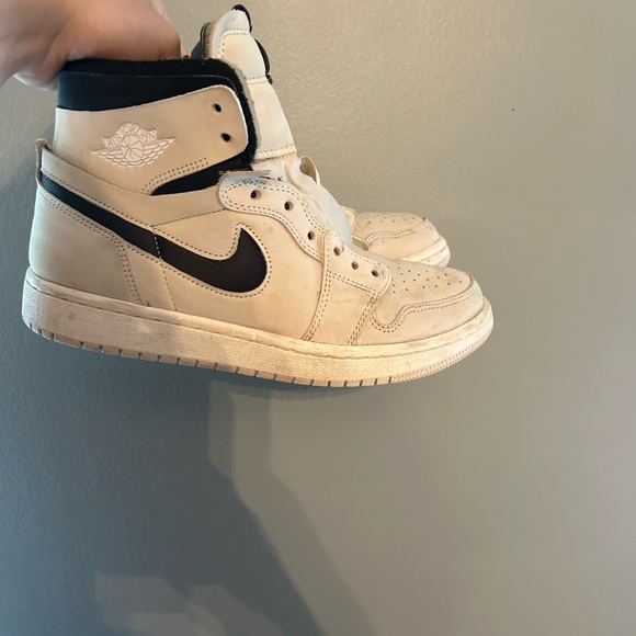 Beige zoom air jordans high - Picture 3 of 3